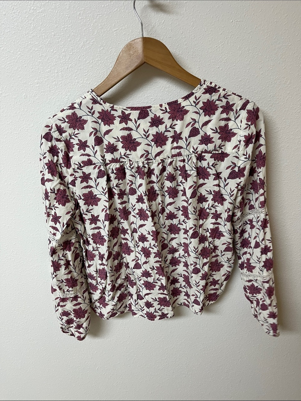 Chelsea & Violet floral Pintuck Peasant Blouse in pink on Cream - Picture 3 of 4